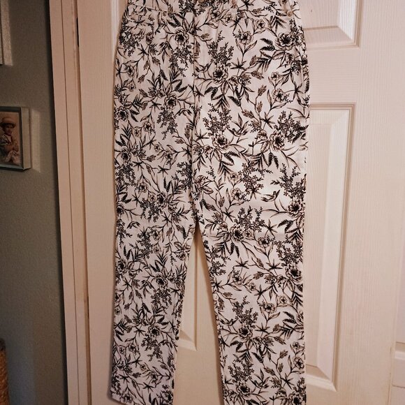 Gloria Vanderbilt Amanda Denim Pants, Sz 10, Hi Rise, White & Black Floral New - Picture 1 of 4